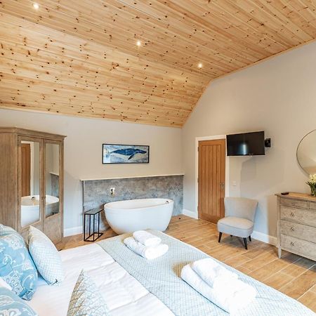 Osprey Lodge 1 With Hot Tub Ньютон Стюарт Экстерьер фото