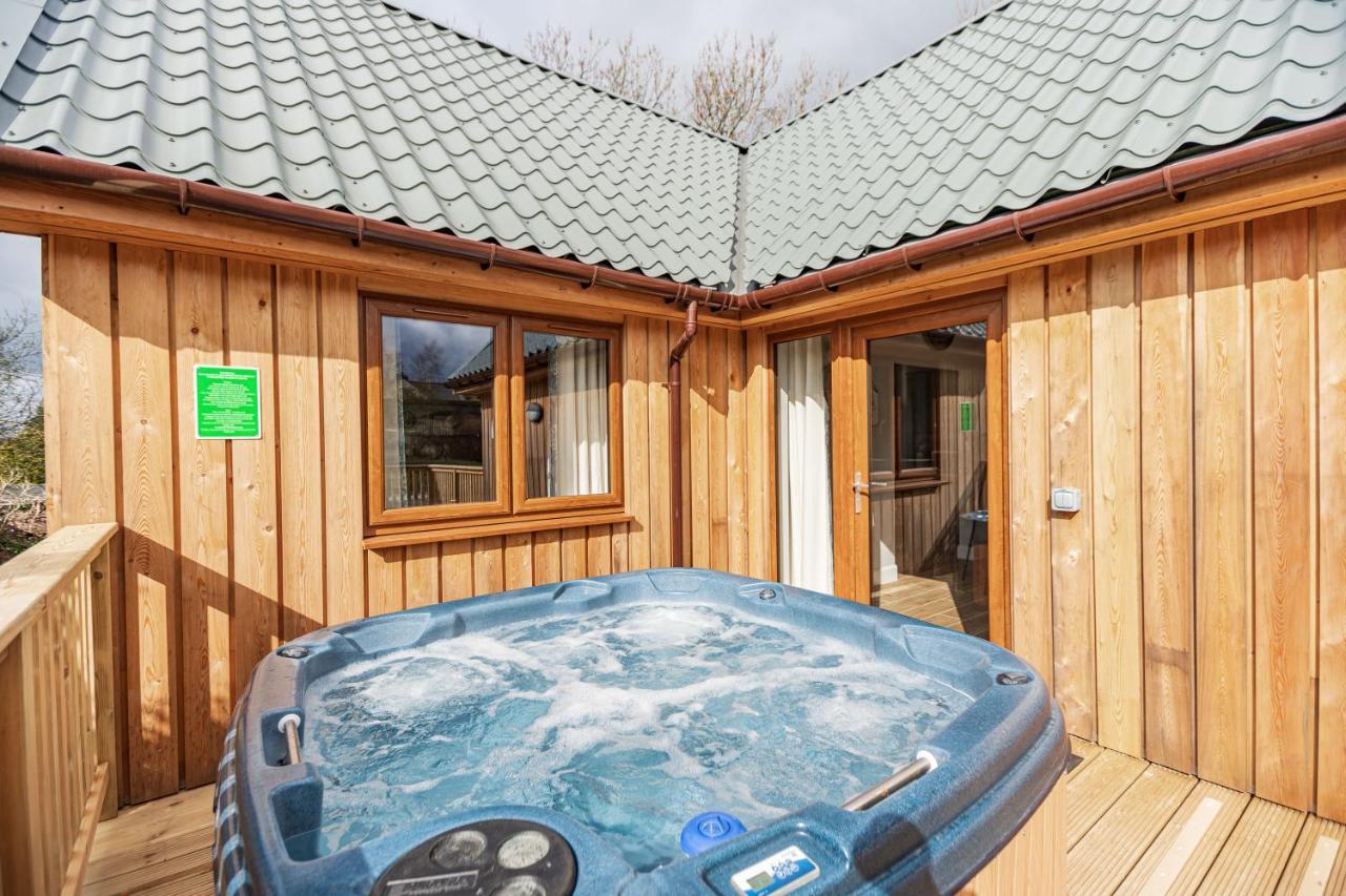 Osprey Lodge 1 With Hot Tub Ньютон Стюарт Экстерьер фото