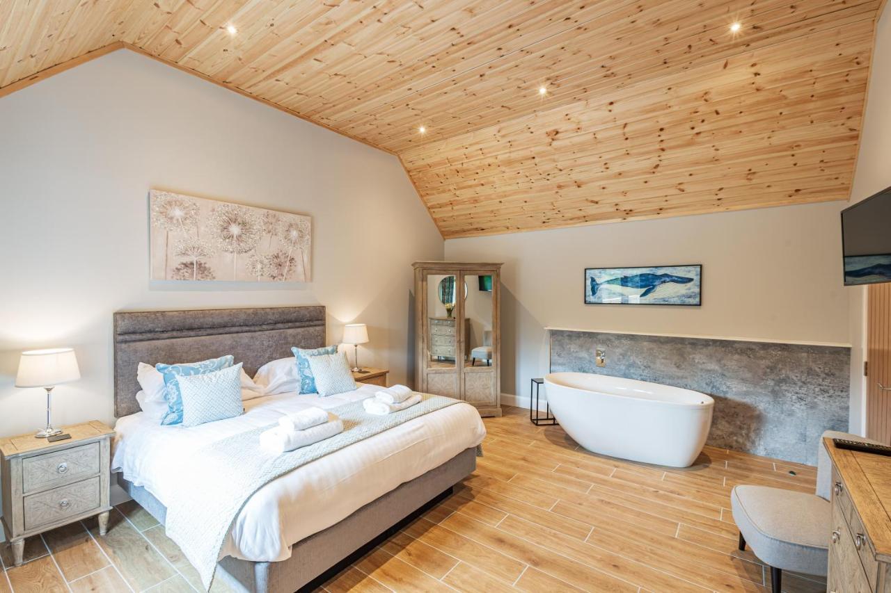 Osprey Lodge 1 With Hot Tub Ньютон Стюарт Экстерьер фото